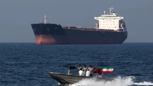 হরমুজ দিয়ে দিনে ১৫টির বেশি জাহাজ নয়, যুক্তরাষ্ট্রকে শর্ত ইরানের