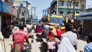 মণিরামপুর বাজারে ভয়াবহ যানজট-প্রশাসনের নীরবতায় জনদুর্ভোগ চরমে