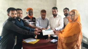 ঠাকুরগাঁওয়ে এএসডিও'র পোশাক তৈরি প্রশিক্ষণের সনদপত্র পেলেন নারীরা