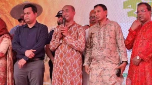 শৈলকুপায় এক হাজার ৬৭৯ কৃষকের হাতে কৃষক কার্ড তুলে দিলেন আইনমন্ত্রী