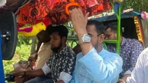 অটোচালক কামালের নীরব প্রচারণা, আলোচনায় এমপি হান্নান মাসুদ