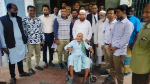 কুড়িগ্রাম জেলা পরিষদের উদ্যোগে অসহায় ও প্রতিবন্ধীদের মাঝে হুইলচেয়ার বিতরণ।