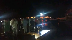 বগা ফেরি থেকে নদীতে পড়ে এক বৃদ্ধ নিখোঁজ